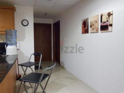 Bedspace for guys in marina style apartment near internet city metro