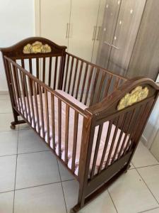 Baby crib