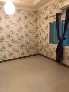 SPACIOUS STUDIO,TWO BATHROOMS,SEPARATE KITCHENSMALL YARD