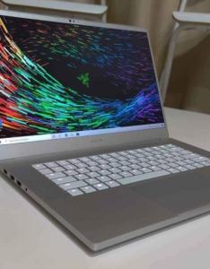 Razer blade 9th gen i7/RTX 2070 Max Q 8gb/144hz/32gb ram/1tb Nvme ssd/silver - Dubai