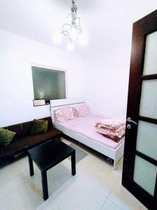 ROOM FOR LADIES/ COUPLE