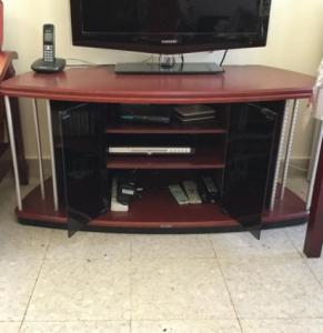 Good condition Tv stand for sale 50dhs