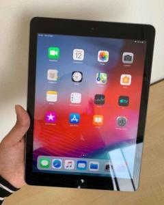 Apple iPad air 64gb Original 550 dhs