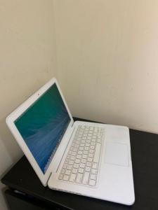 Macbook A1342 Original Apple Product
