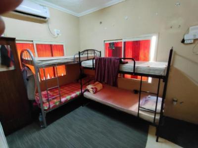 Nice clean bedspace @ 500/Month (All In) for Pakistani Bachelors