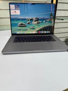 Macbook pro 16” 2021 M1 max 8TB