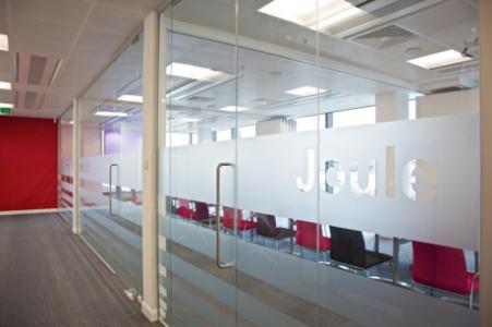 GLASS PARTITION WORK COMPANY IN SHARJAH 050-9191004