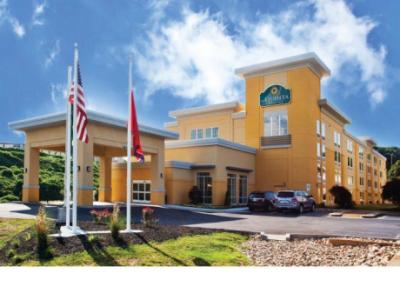 Experienced Receptionist ,cook , waiter and Bartender