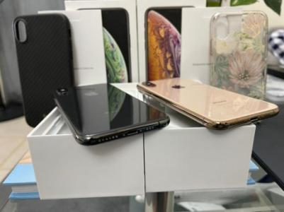 2 iPhone XS 256 GB in mint condition 1800 AED Each phone