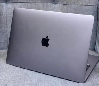 Apple Macbook