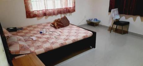 Studio room available for rent -