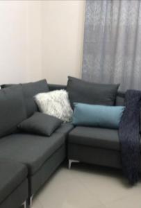 6 seater L shape couch