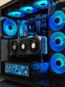 Ryzen 7 9700X | AMD RX 9070 XT 16 GB