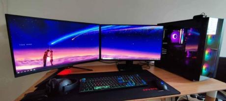 Gaming PC with 2 gaming monitors