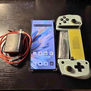 Smartphone & Gaming controller bundle