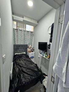 Available soundproof small single partition