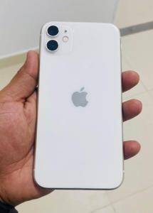 iPhone 11 64GB 93% Battery