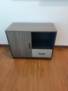 Office desk with side table