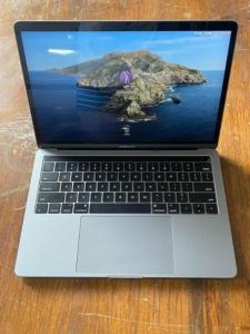 Macbook pro 13 inch touch bar with touch ID (2017) - Dubai