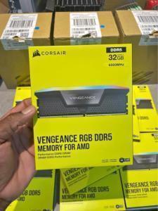 CORSAIR VENGEANCE 32 GB (16x2) 6000MHz
