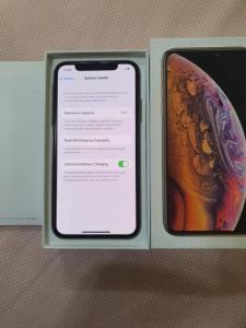 Iphone Xs 64 Gb dualsim with box and original charger - Dubai
