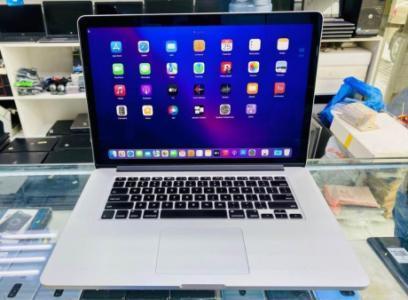 Macbook Pro Core i7 -