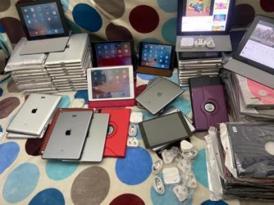 APPLE IPAD 3 32GB ORIGINAL APPLE FREE ALL ACCESSORIES