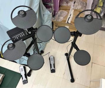 Yamaha DTX400K bnew condition complete