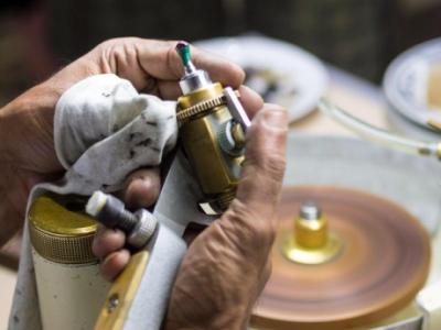 Restore Diamond Brilliance with Expert Polishing in Dubai – Clio Jewellery