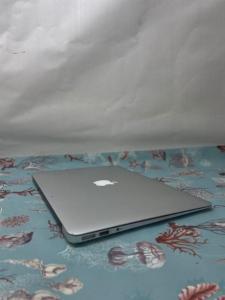 Apple Macbook Air