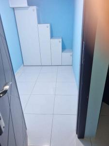 FULLY CLOSED PARTITIONS