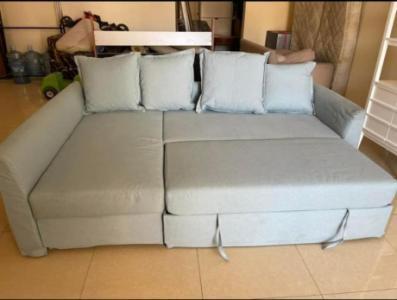 This sofa quickly and easily transforms into a spacious bed