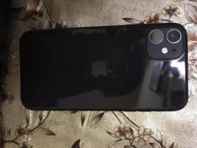 iPhone 11 64gb black TRA version with box