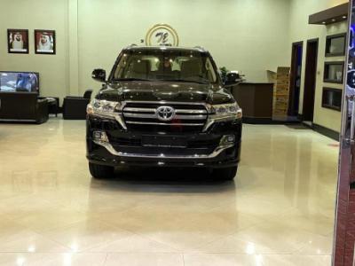تويوتا لاندكروز GXR 5,7 اسود الداخل بيج موديل 2019 بدون حوادث ولاصبغ سيرفس وضمان الفطيم